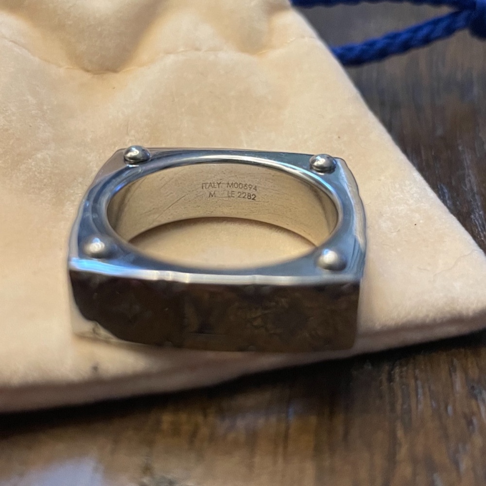 ✨100 authentic ✨Louis Vuitton ring - Picture 3 of 5